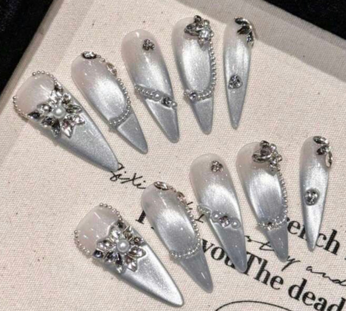 Pointed Long Nails With Silver Gradient French Aurora Cat Eye Hand-Painted Nail